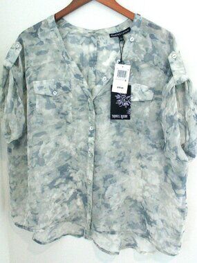 Daniel Rainn blue top NWT
